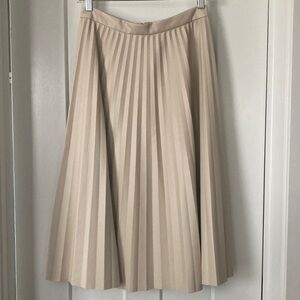 Beautiful Imitation Leather Skirt, Pleated, size-2P, off white/Cream.